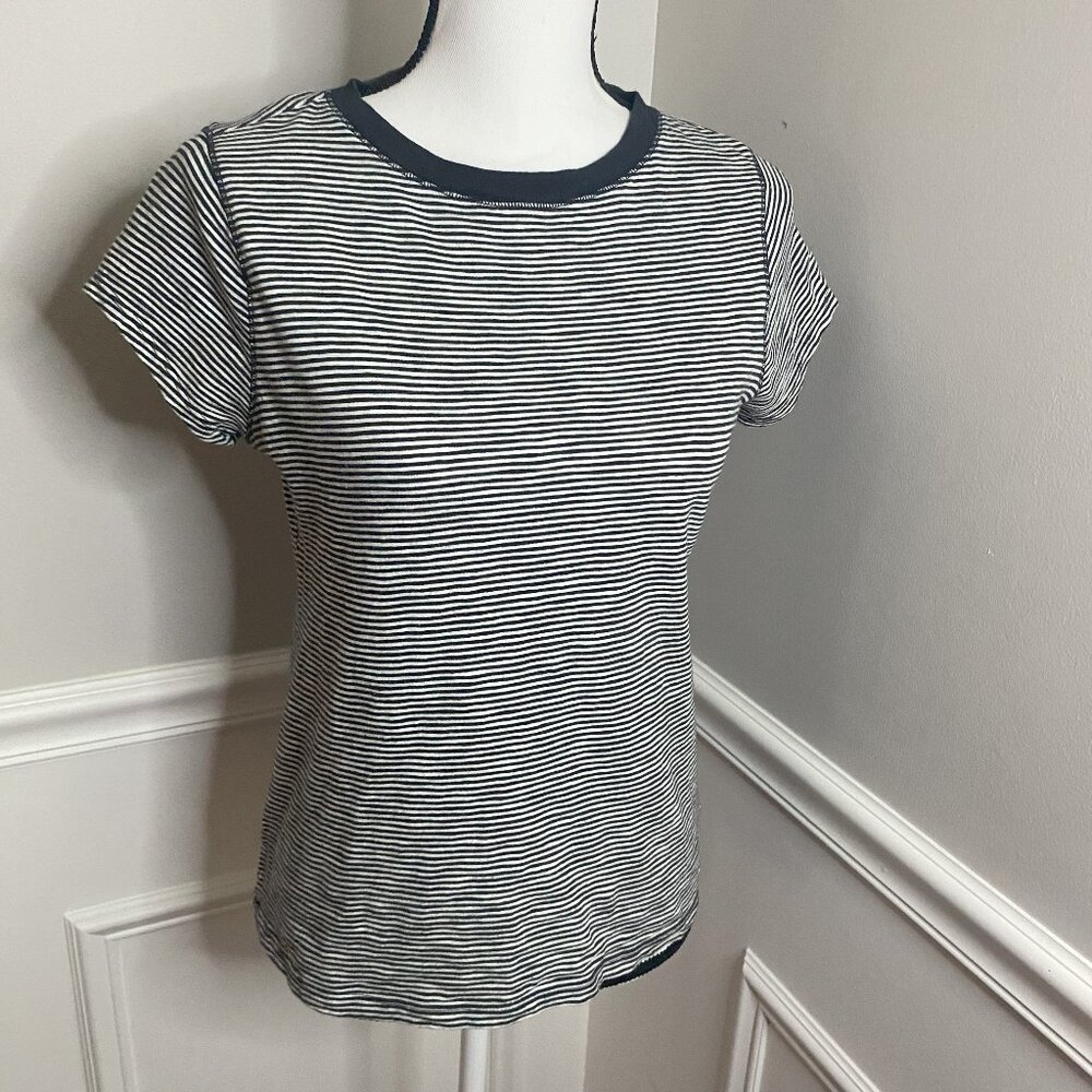 Universal Thread Striped T-shirt size Small